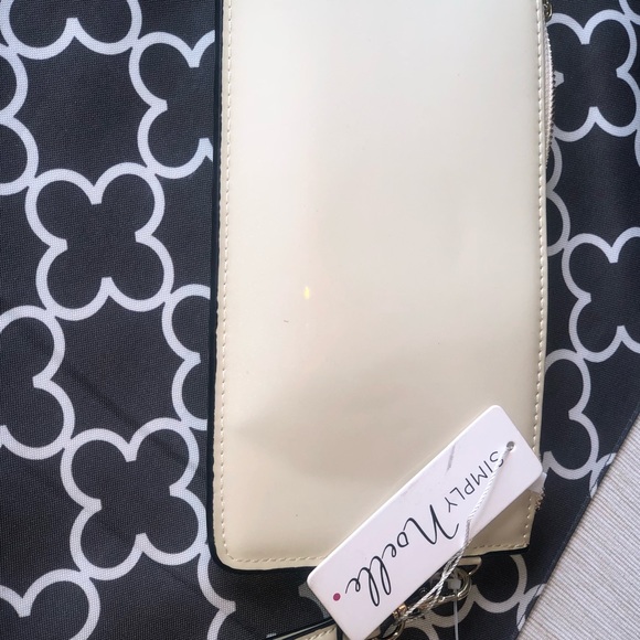 Wristlet or wallet w zipper! Laquer finish creme! - Picture 5 of 5